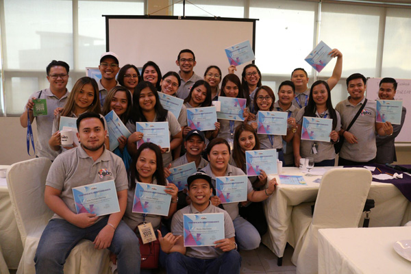 BRIDGE 2019 participants posing with their certificates